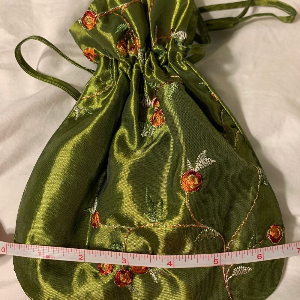 Green satchel purse with floral embroidery - Picture 2 of 7